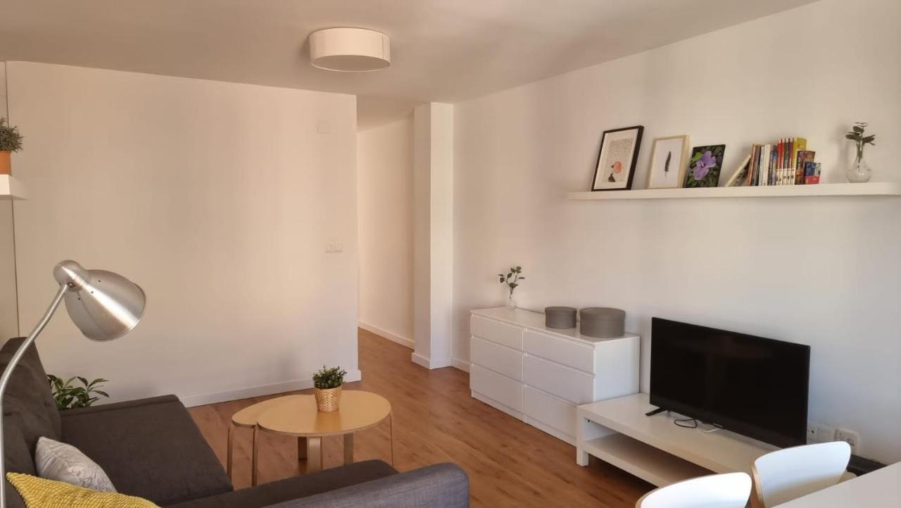 Piso Centrico Reformado / Apartment In The Center Nerja Bagian luar foto