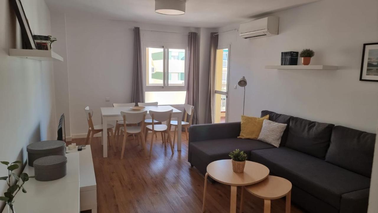 Piso Centrico Reformado / Apartment In The Center Nerja Bagian luar foto