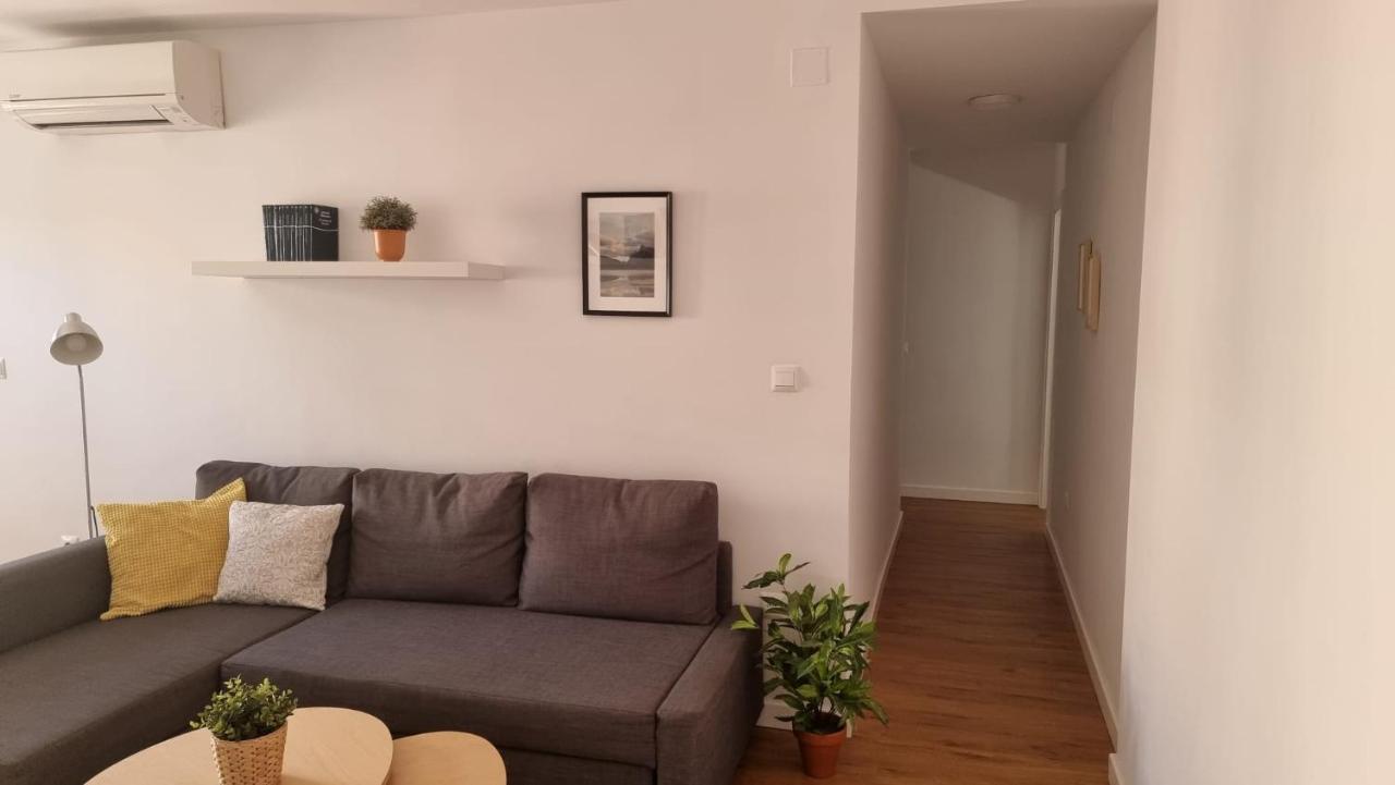 Piso Centrico Reformado / Apartment In The Center Nerja Bagian luar foto